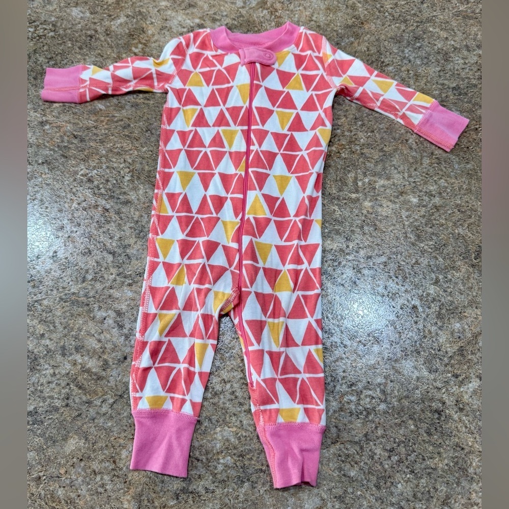 Hanna Andersson Organic Cotton Triangle Print Zip Sleeper – Size 6–9 Months